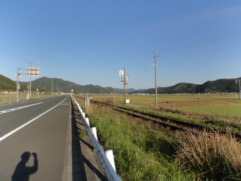 「八幡浜」へ向かう道、この後トンネルを抜けると後はずっと下り