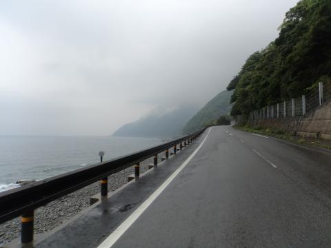 あの先のさらに先に室戸岬があるはず。。。