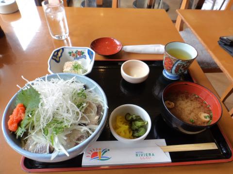 道の駅「宍喰温泉」で昼食「かつおのタタキ丼」