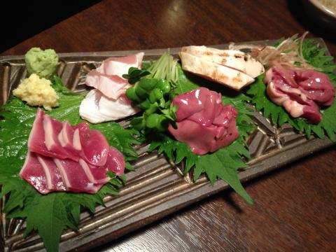 レバ刺のおいしい店に行ったけど満員だったので、鶏にしました。