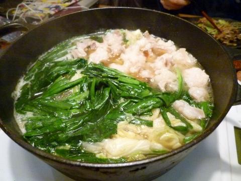 季節的に鍋は今日が最後かな？コラーゲンたっぷりのもつ鍋。