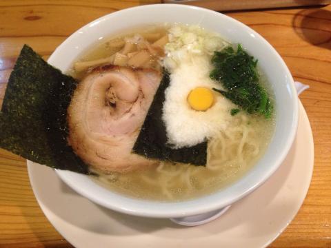 塩ラーメン食べました。あっさりとおいしかった。