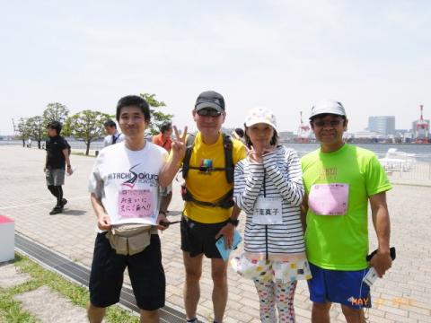 最後に千葉真子ちゃんをつかまえて記念撮影。足の細さなら勝負になるかな？でも顔は倍あるな。