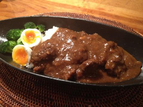 夜はカレーを作ってもらいました。お肉は牛筋が中心。野菜たっぷりですが、見えなくなるまでじっくり煮込んでもらいました。