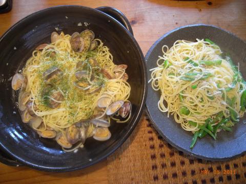 帰宅後、パスタの食いまくり。「アサリのボンゴレ」と「ピーマンと雑魚」。