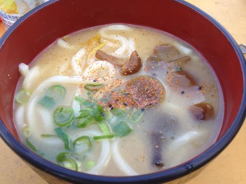 景信山のなめこうどん。久しぶりで美味しかった。