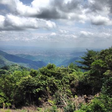 朝日峯山頂688メートルより京都市内を望む。