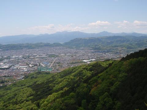 箱根連山。富士山は朝のうち見えていたが、じきに雲に覆われ見えず。