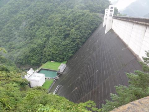 前の写真の反対側は、こんな感じ。