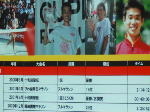 社会人になると、ほら！
まるで別人のようなさわやかな笑顔！
この表情の作り方、いったいどこで覚えた？
日清陸上部では、写真の写り方まで指導しているのでしょうか(爆）