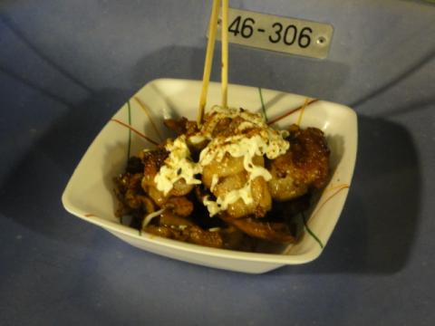 これまた神宮名物
宮崎地鶏鉄板焼き！
ウマウマ！