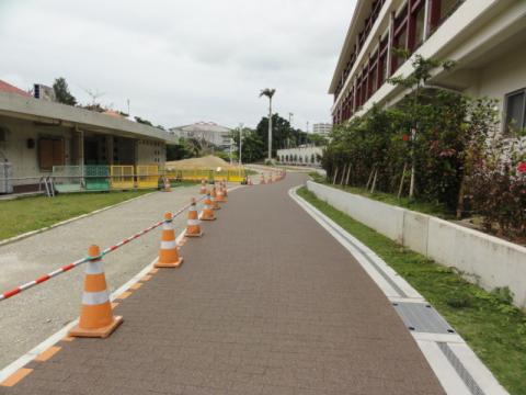 奥武山公園内ジョギングコース
ゴムチップ舗装でフカフカ
これなら裸足ランでも、ビブラムランでも安心ね。