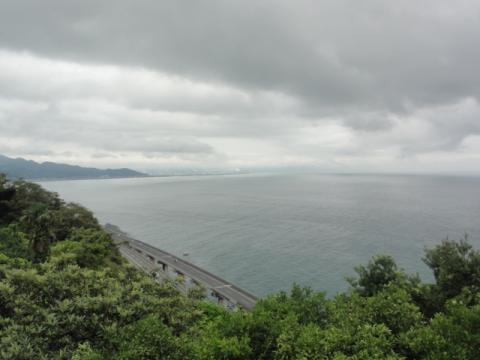 薩埵峠のもうちょっと上からの眺望
この天気じゃどこからでも景色は良くないね