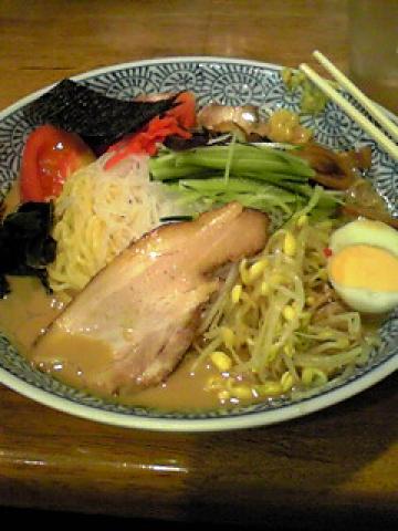 今日の昼食
日本橋駅地下にある札幌やの「ごまだれ冷やし」
これ、んめいよ！