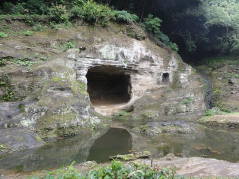 瑞泉寺、夢想疎石の庭とのことなんだけど、なんだか殺風景・・・。