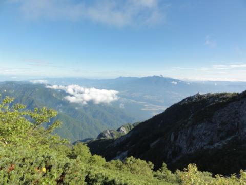 遠くに見えるのは金峰山・・・らしい。