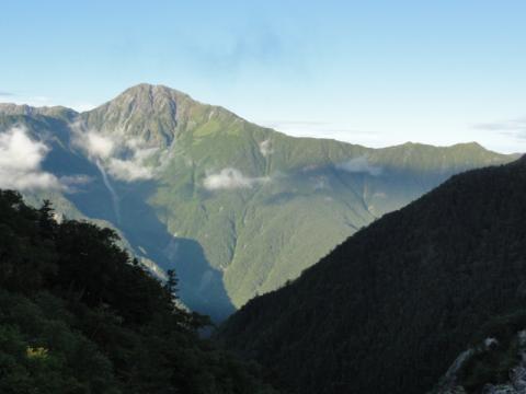 ６：３４
すっかり晴れて北岳もはっきり