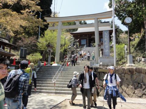 御岳神社到着！
って、こっち見んなｗｗ