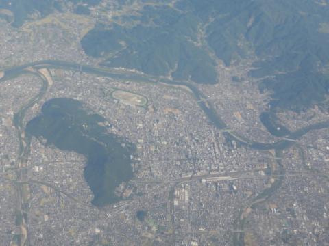 13:58
福島市上空
競馬場と駅がわかりやすいですな。