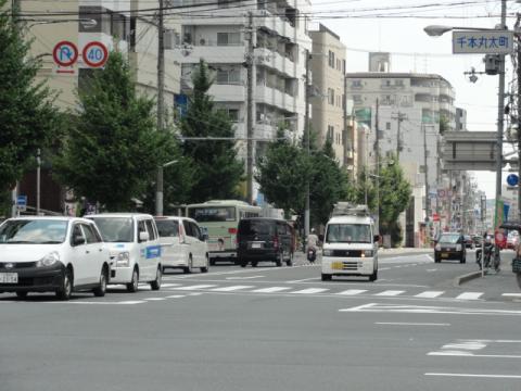 二条城を後にして、かつての内裏跡（聚楽第のあったあたり）へ向かう
写真はかつての朱雀大路（千本通り）