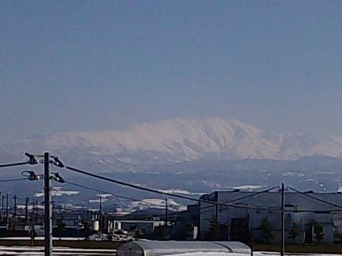 土手コース上から今日の月山。