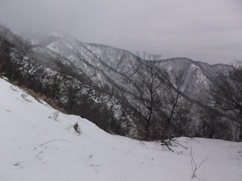 もう完全に冬山　４月だというのに