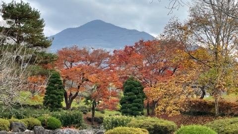 会場の羊山公園から武甲山