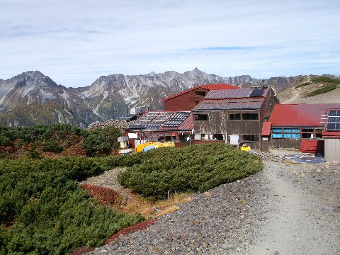 蝶ヶ岳ヒュッテと槍ヶ岳