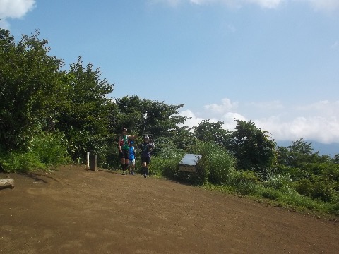 石割山　残念ながら富士は雲の中