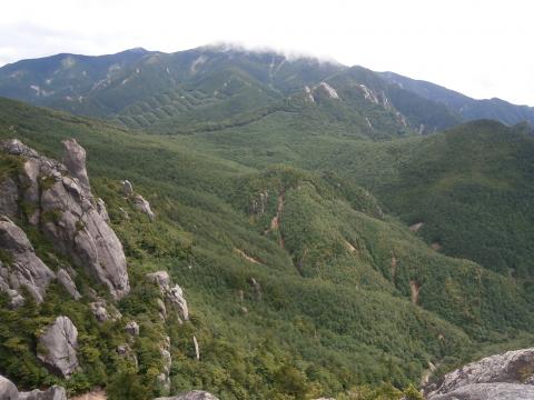 山頂～！金峰山をのぞむ