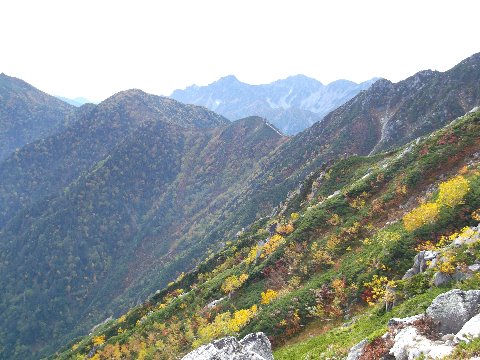 前常念岳からの急降下　穂高がそろそろ見えなくなる