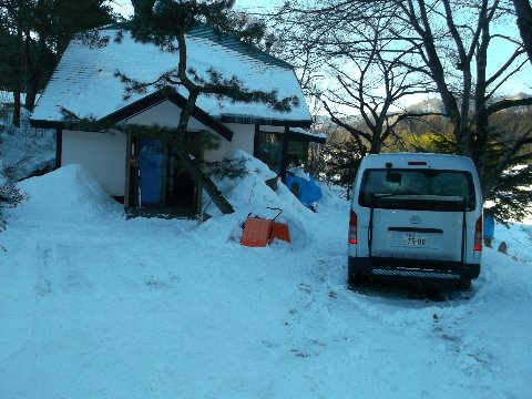 しんしんと冷え込む　ペンション　ZAKOZI　今朝は氷点下１２度まで下がったという