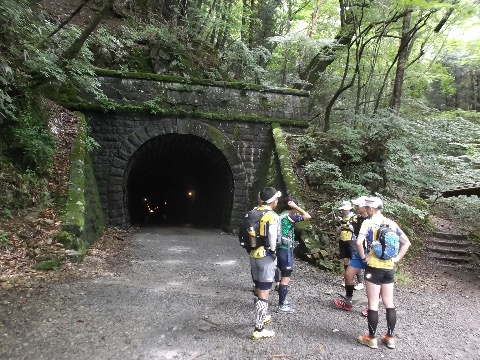 天城隧道を前にこれより山に入る