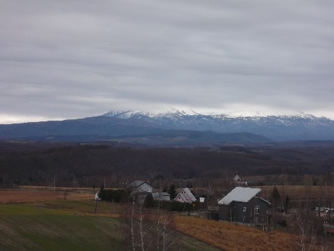 雪をかぶった十勝連峰