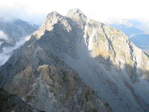 涸沢岳より北穂高岳
この先の縦走路も極めて厳しい