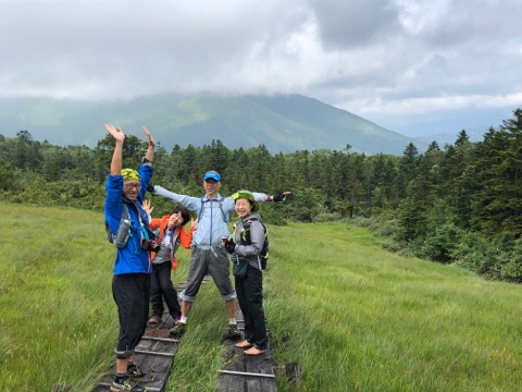 ずっと深いガスの中であったがアヤメ平下山直前に至仏山が顔を出す。来年もまたいらっしゃいということなのだろう