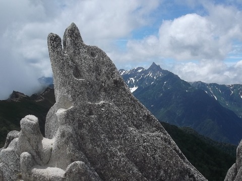 イルカ岩と槍ヶ岳