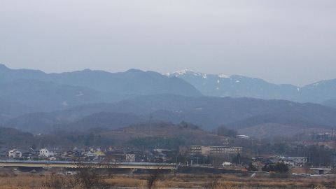 雪をかぶった奥秩父の名峰金峰山