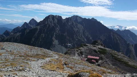 今宵の宿泊地　南岳山荘　ちょうどヘリによる資材搬送中