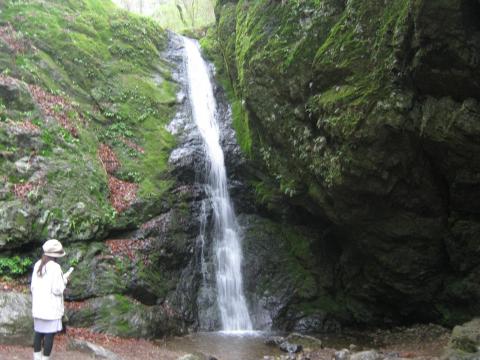 綾広の滝
この頃から雨足が強くなってくる