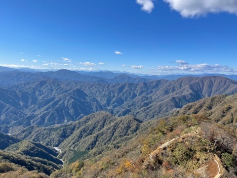 今日は空気も澄み　はるかに南アルプスや八ヶ岳まで遠望できた。さらに八ヶ岳の奥に穂高をのぞむことができる時もある