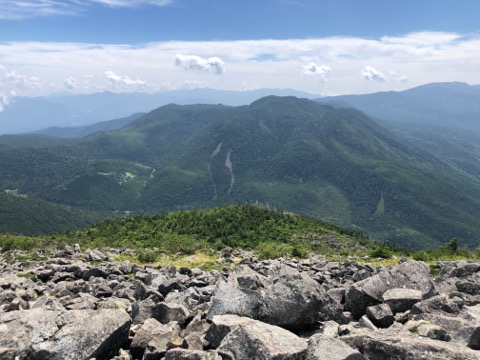 これから向かう北横岳方面