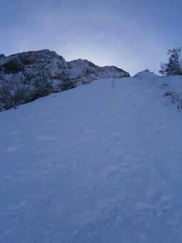 赤岳への急登 アイゼンはよく効くがふくらはぎが・・