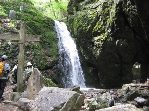 綾広の滝　数日前より水量が増し、さらに見ごたえが