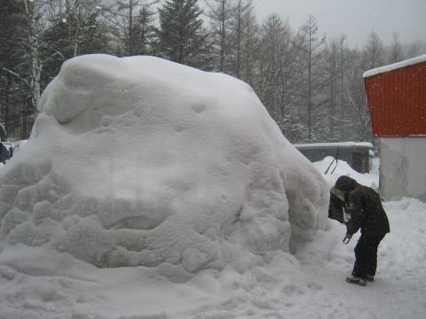 宿泊したホテル玄関のかまくら