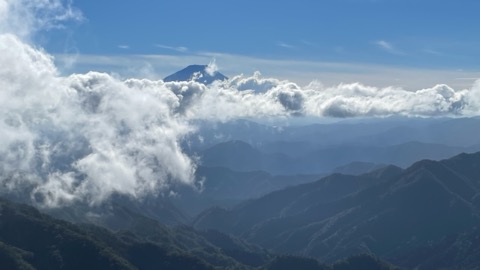 富士山がちらり