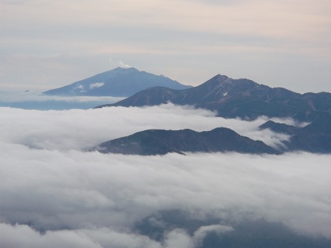 乗鞍の後ろにはあの御嶽が・・合掌