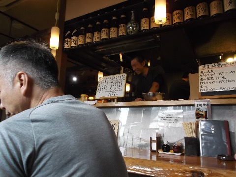 店内は混雑していたが、最後まで温かくもてなしてくれた、ボデイービルダーの店長さん。またお邪魔しますね！