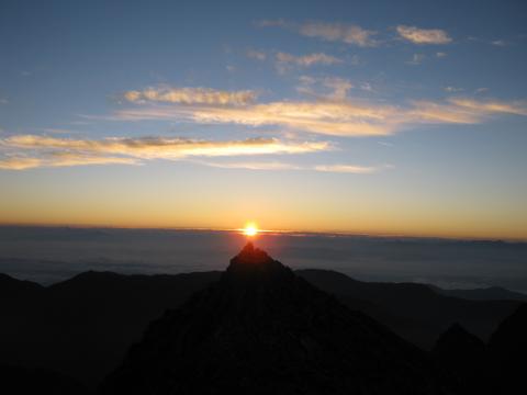 奥穂高岳（3190ｍ）からのご来光