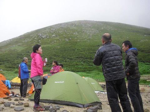 テントの設営を終えて